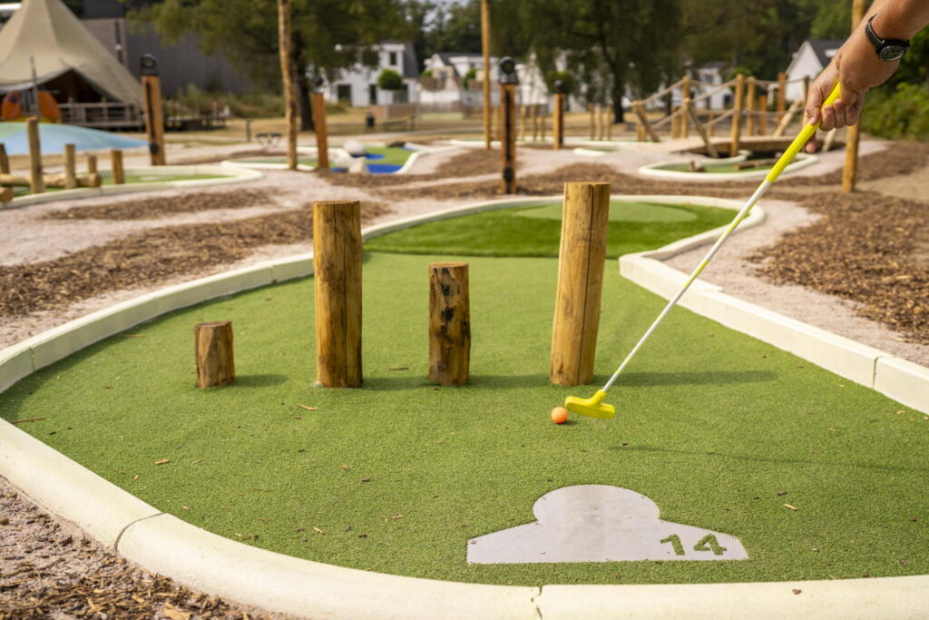 Adventure golf op een vakantiepark van Landal
