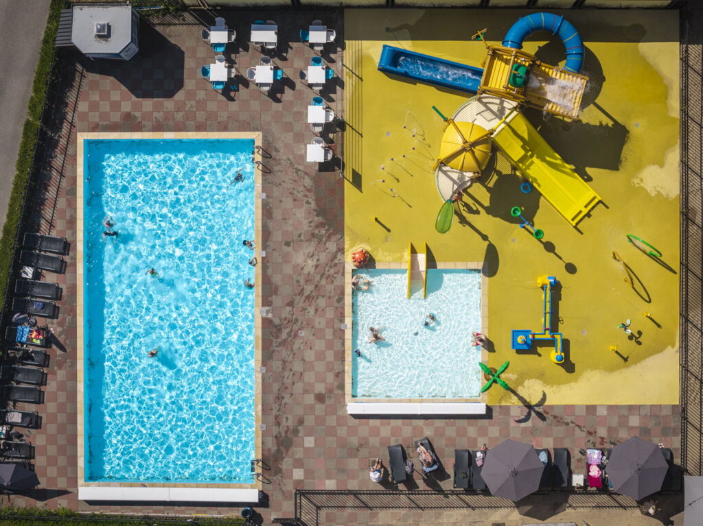 Luchtfoto van het spraypark op een Landal-park