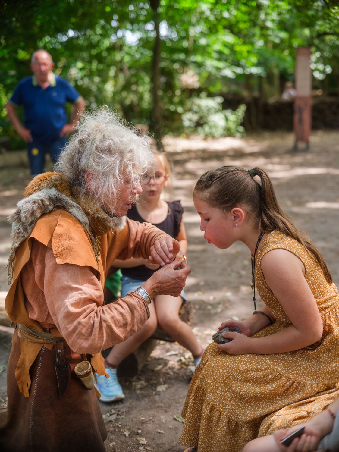 Zelf vuur maken met een historische bewoner in de Wereld van Beleving