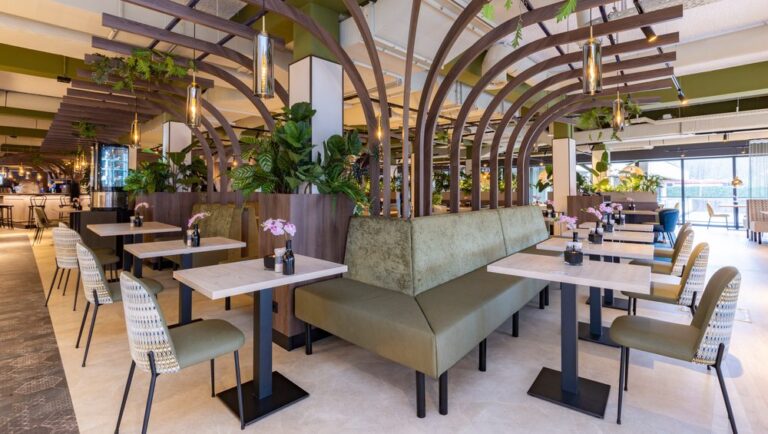 Restaurantzaal van De Beren in Fletcher Hotel-Restaurant Marknesse