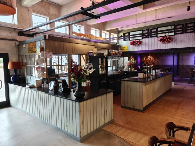 Nieuwe entree en bar van Noordkade Uitjes in Veghel
