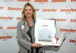 Lizzy Keizer van Landal GreenParks met de Zoover Awards