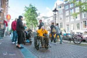 Toeristen in Amsterdam (foto Accessible Travel)